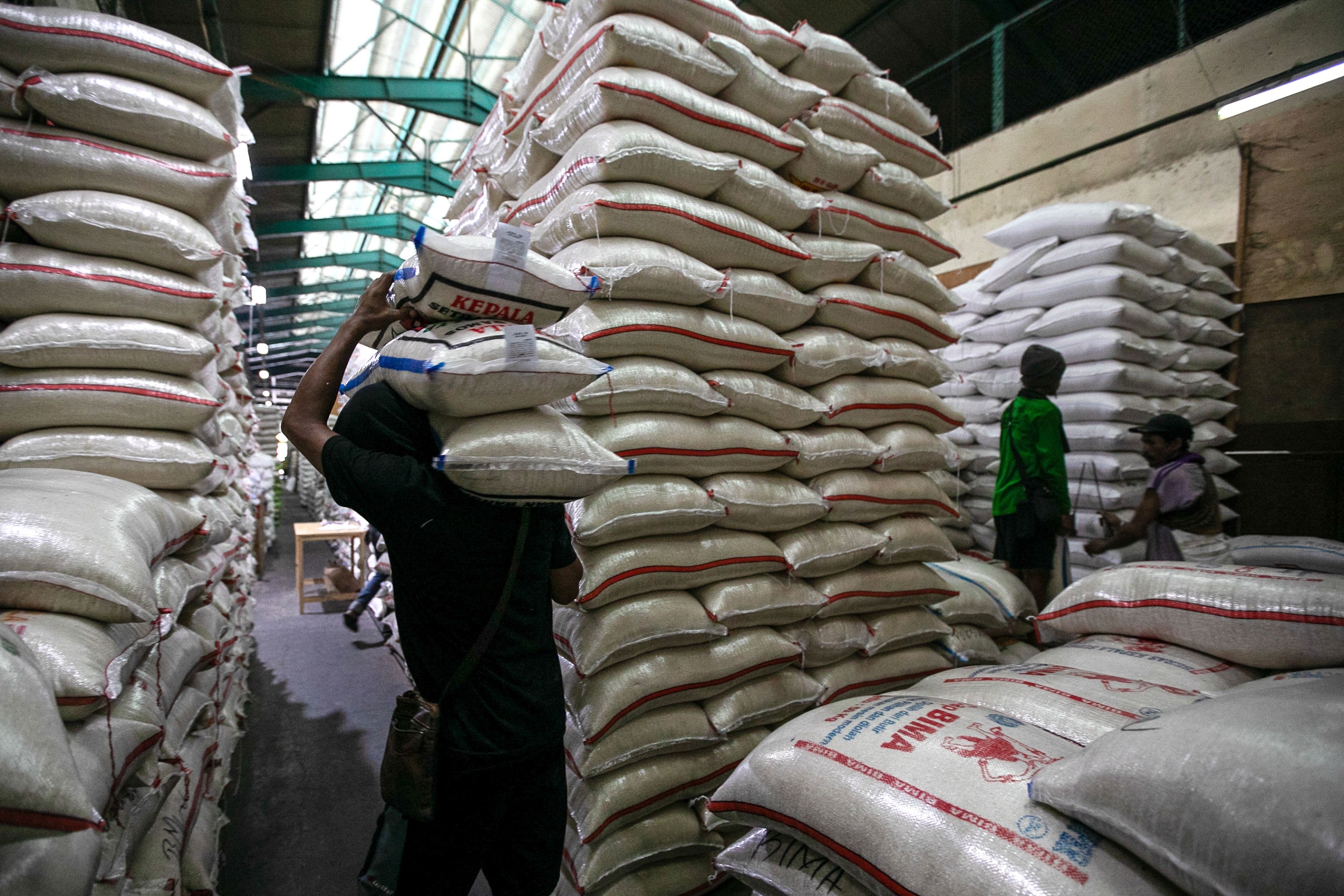 Gandeng DBS untuk Digitalisasi Pembayaran, Pelanggan Distributor Beras Ini Naik 9 Persen