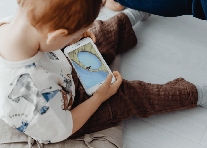 Anak-anak Habiskan 7-8 Jam per Hari untuk Screen Time