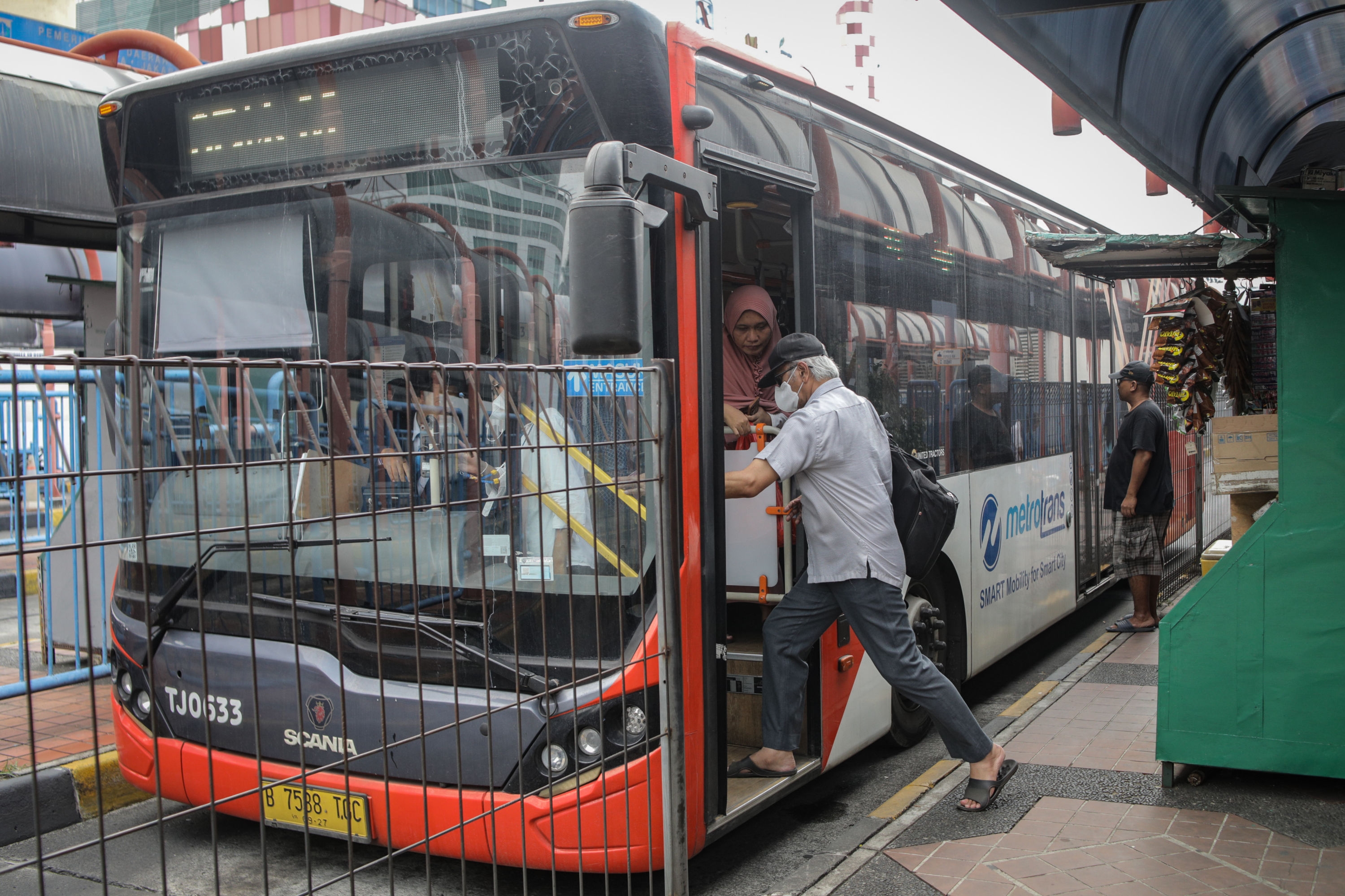 CATAT Begini Aturan Buka Puasa di TransJakarta dan MRT Selama Ramadhan 2024