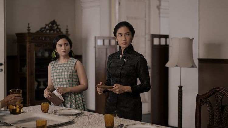 Sejarah Kebaya Janggan Outfit Jeng Yah Di Series Gadis Kretek, Ini Tips Stylish Agar Makin Anggun