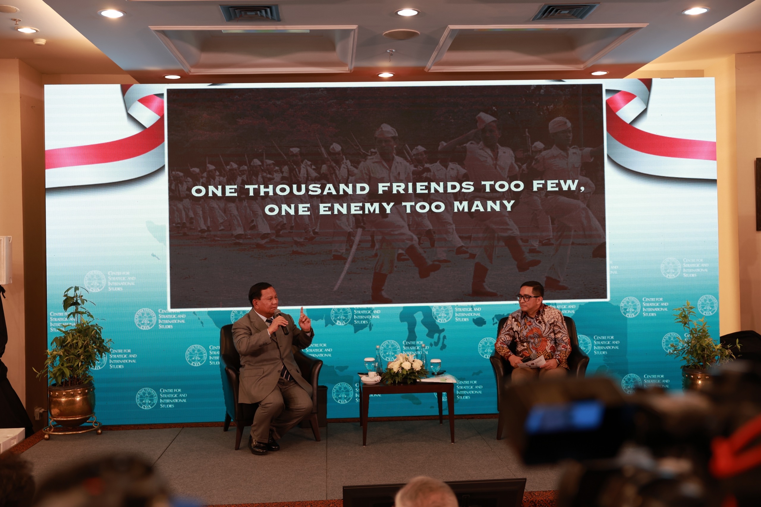 Politik Luar Negeri Prabowo: Seribu Teman Terlalu Sedikit, Satu Musuh Terlalu Banyak