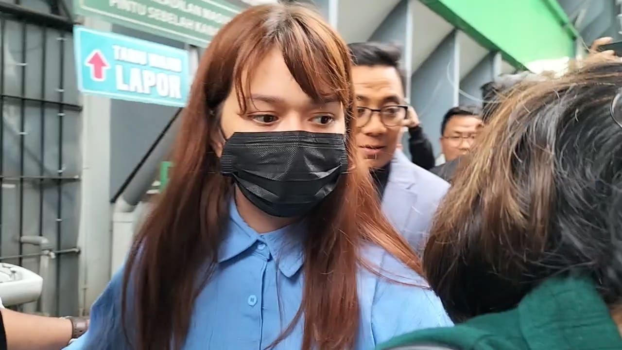 Rebecca Klopper Diam Dan Tertunduk Jadi Saksi Di Sidang Video Syur, Malu?