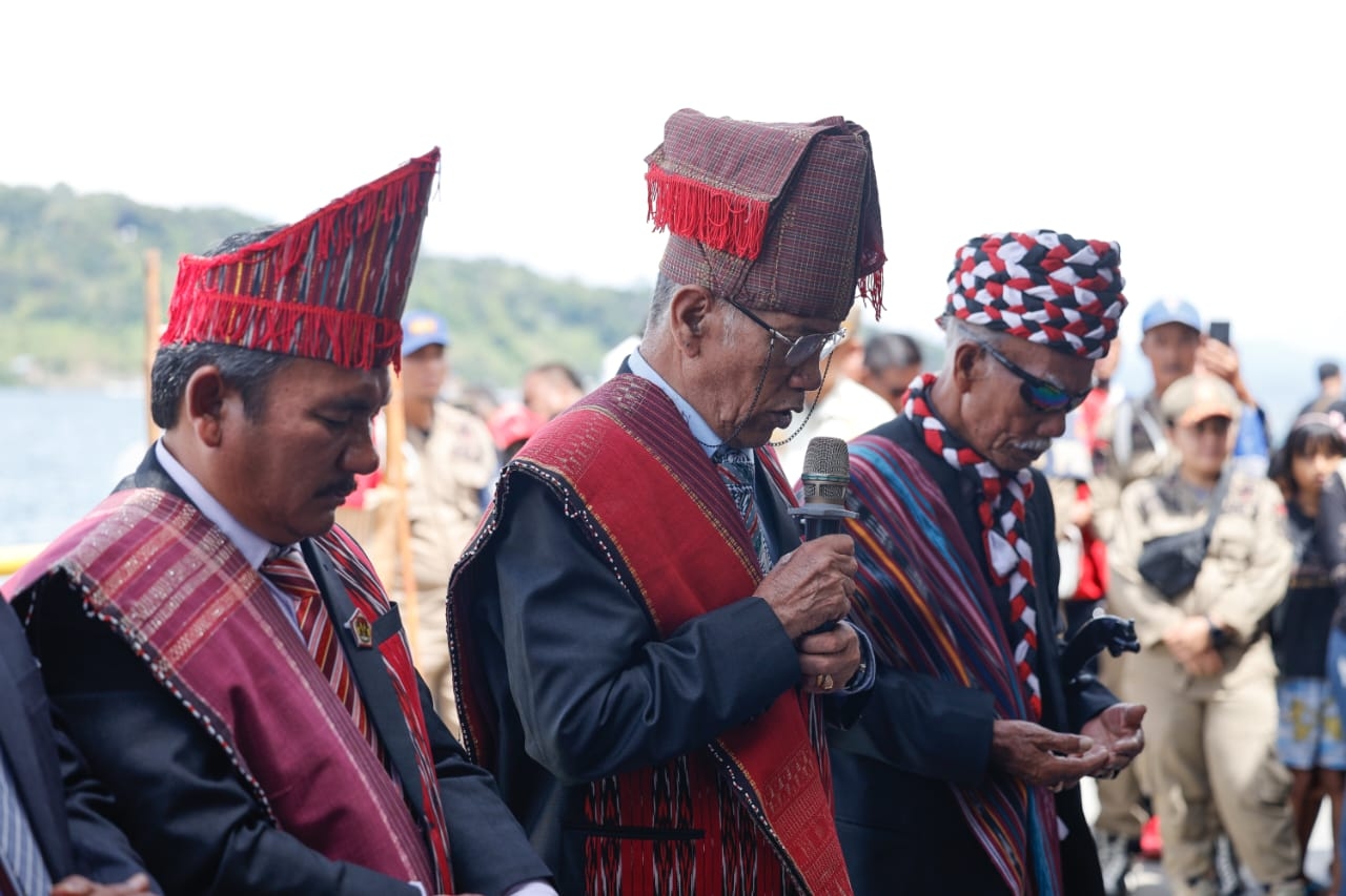 Ganjar Didoakan Jadi Presiden Saat Bertemu Ribuan Masyarakat Di Danau Toba