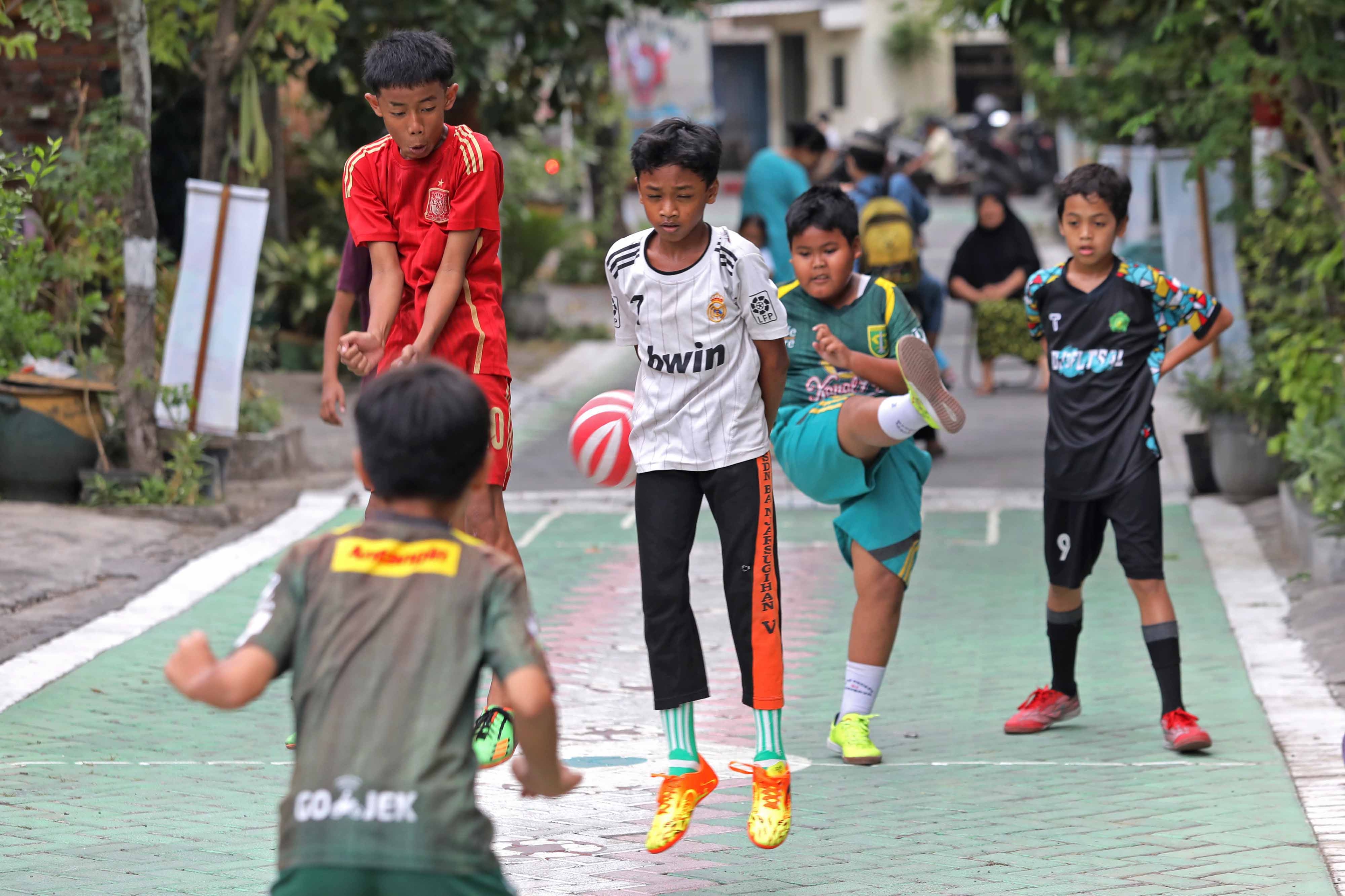 Kompetisi Sepak Bola Usia Muda: Mesin Penggerak Industri Olahraga dan Ekonomi Daerah