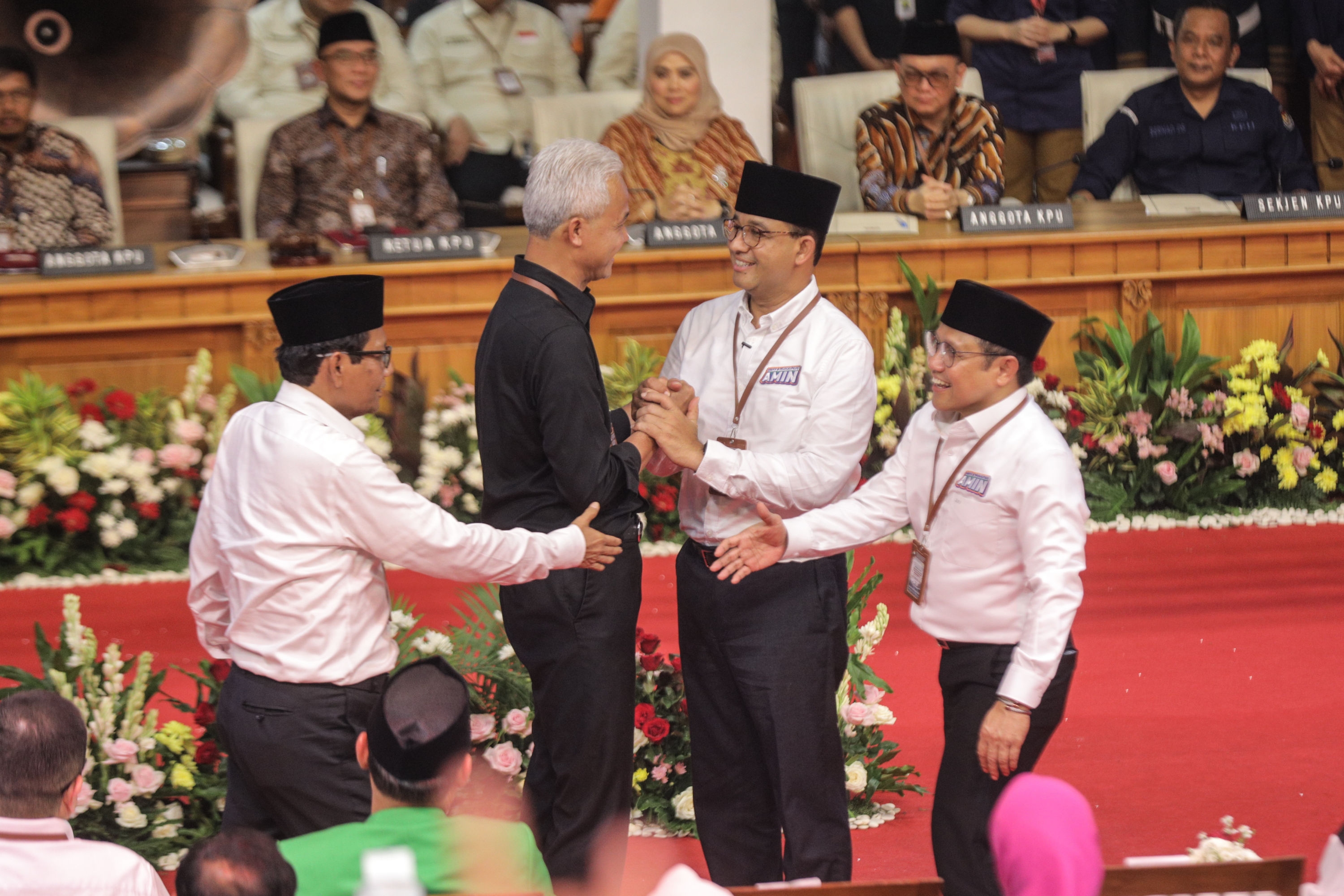 Mahfud Janji Perjuangkan Masyarakat Adat, Imin Siap Sejahterakan Ibu Hamil