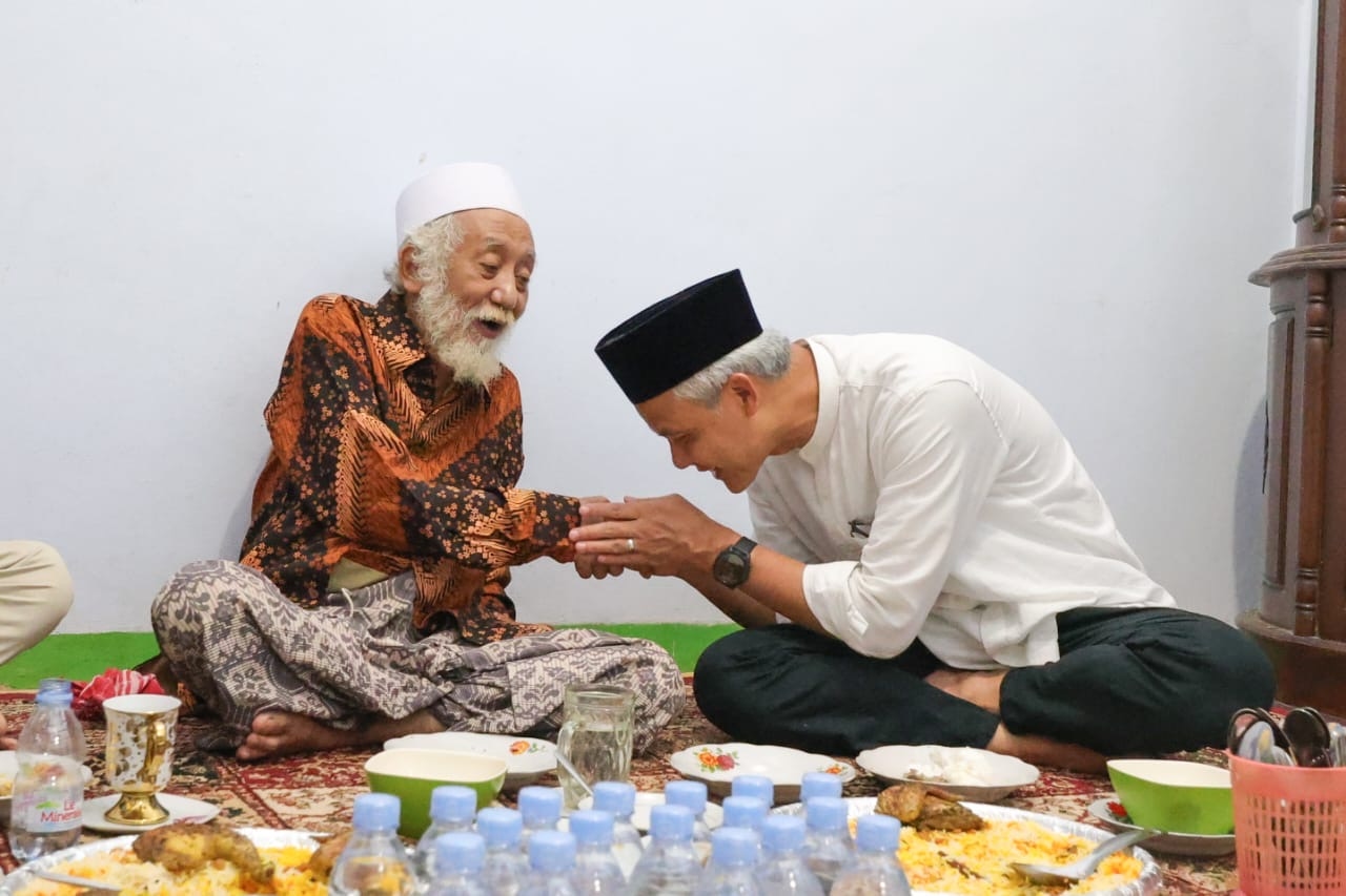 Dukung Jadi Presiden, Abuya Muhtadi Berpesan Agar Ganjar Selalu Menebar Kebaikan Kepada Rakyat Indonesia