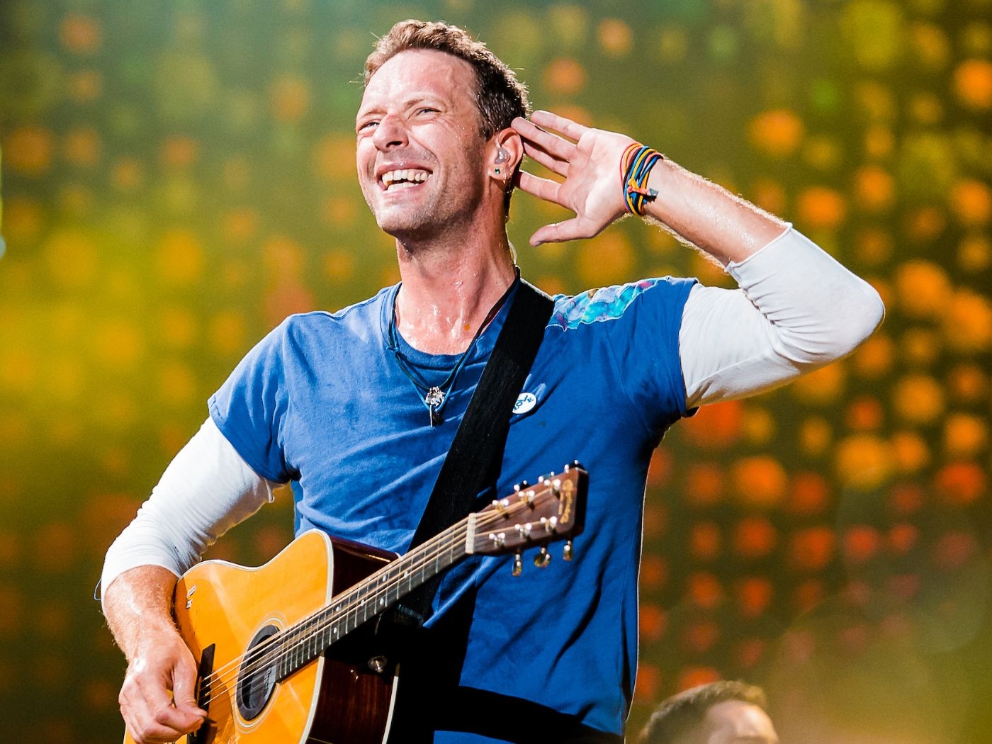 Buka Konser Coldplay Di Jakarta, Sang Vokalis Chris Martin Ucapkan Assalamualaikum