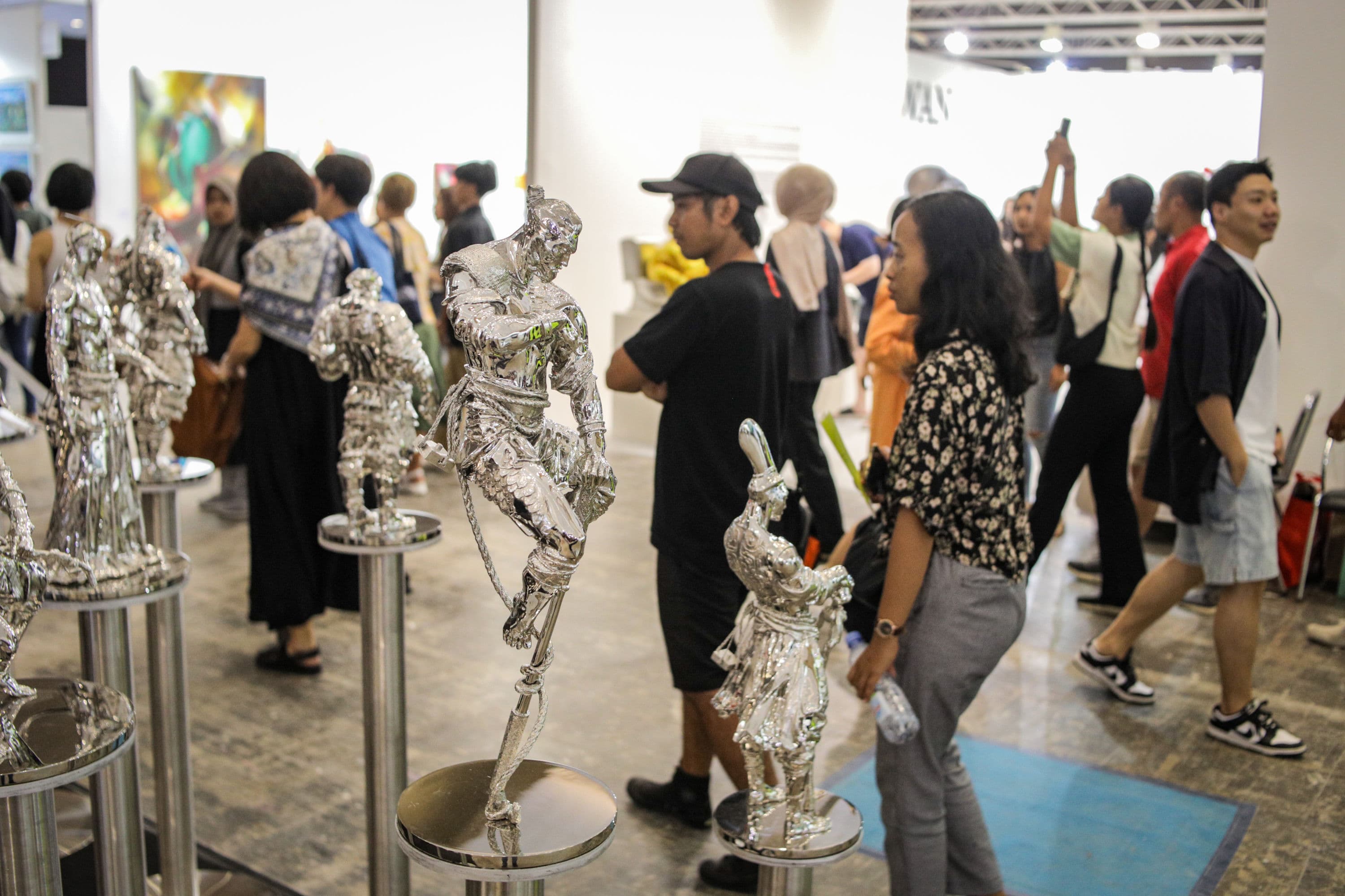 Mengapa Seni Terapan Disebut Sebagai Benda Hias? Menghiasi Kehidupan dengan Karya Fungsional