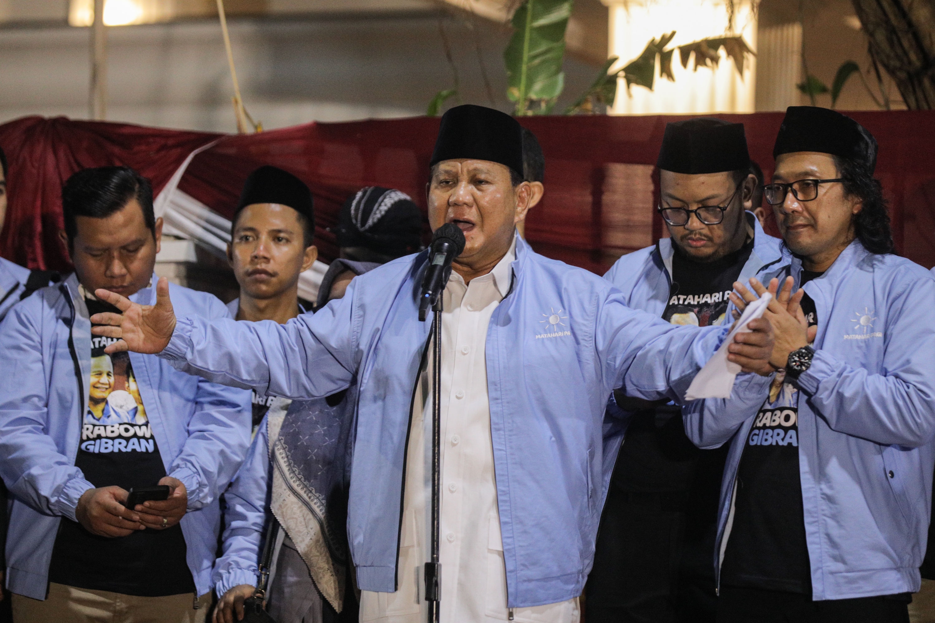 Hadapi Debat Perdana, Prabowo Cukup Minum Jamu