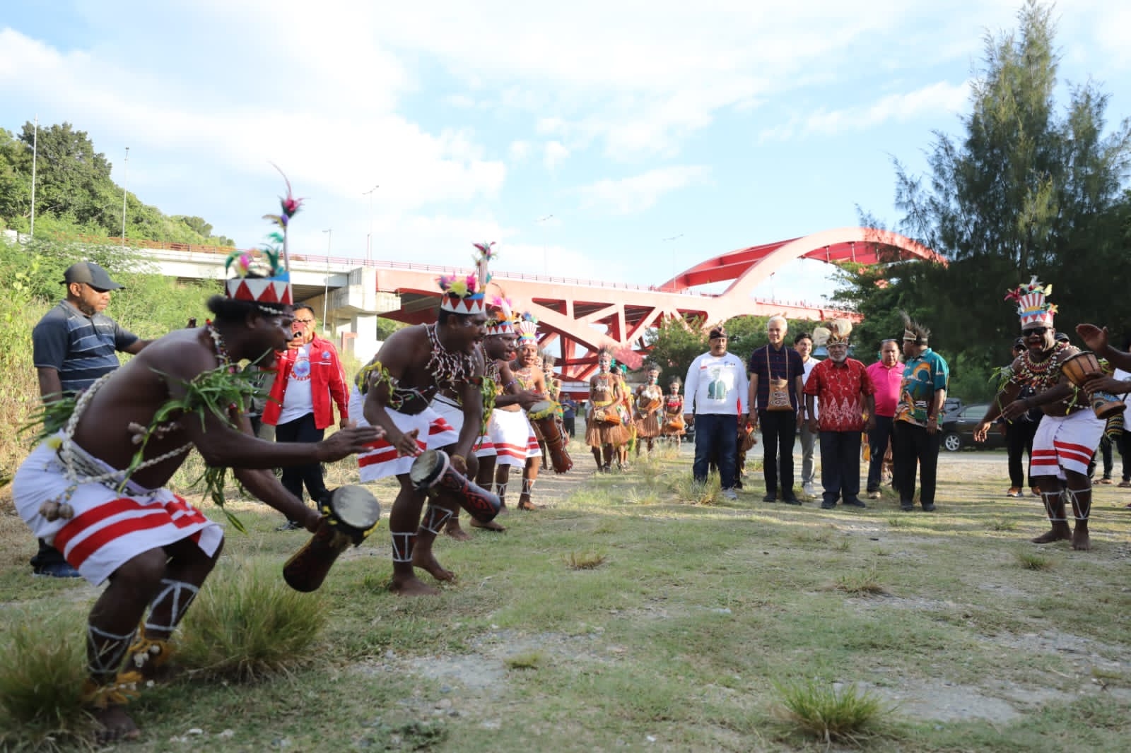 Temui Tokoh Adat Di Jayapura, Ganjar Diangkat Jadi Keluarga Hingga Didoakan Presiden 2024