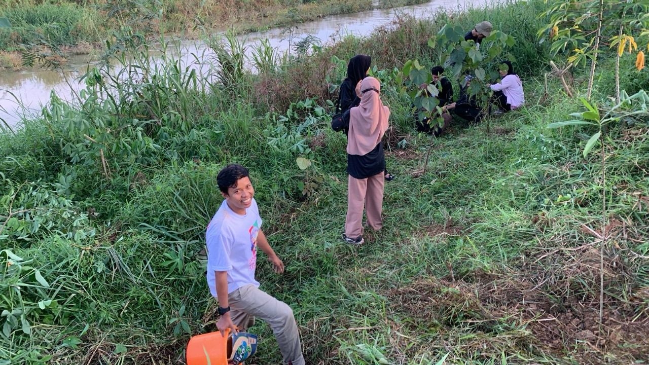 Jaga Lingkungan Dan Kurangi Emisi Karbon Lewat Penanaman 100 Pohon