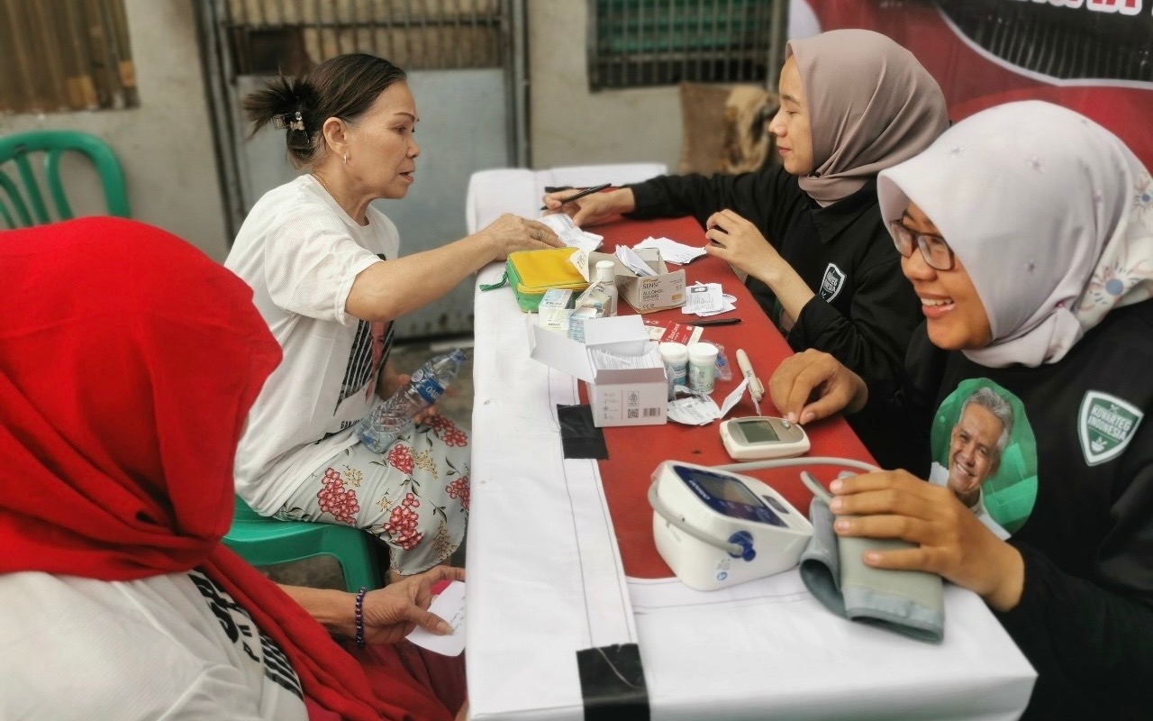 Giat Sosial, Komunitas Warung Tegal Gelar Cek Kesehatan Gratis Di Jakarta Barat