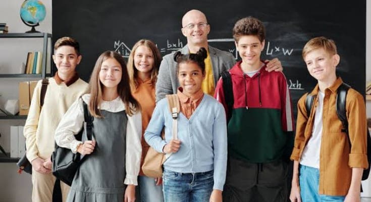 6 Rekomendasi Film Untuk Hari Guru Nasional, Tentang Perjuangan Sosok Tanpa Tanda Jasa Dalam Mengajar Bikin Haru!