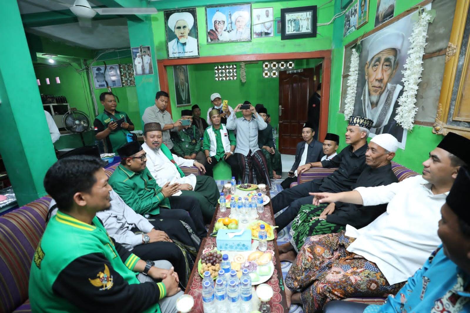 Silahturahmi Dengan Masyayikh Di Papua, Ganjar Serap Aspirasi Soal Pendidikan hingga Pengembangan SDM