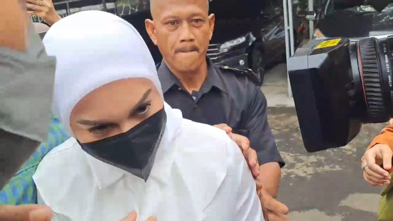 Irish Bella Hadiri Sidang Perceraian, Ammar Zoni Pilih Absen