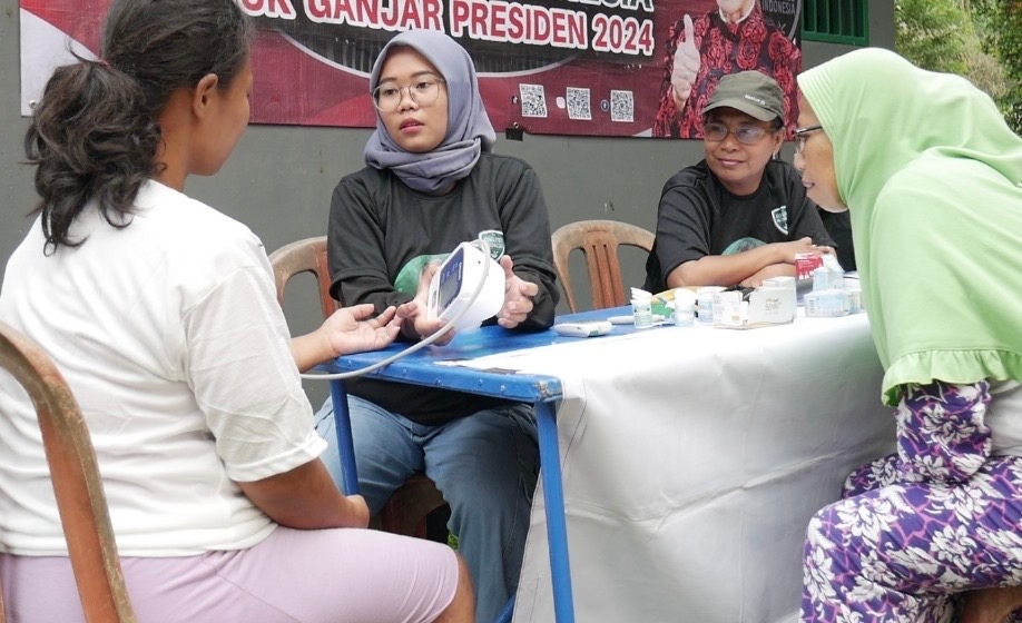 Pemeriksaan Kesehatan Gratis Kepada Ibu-ibu Jadi Aksi Sosial Komunitas Warung Tegal Indonesia