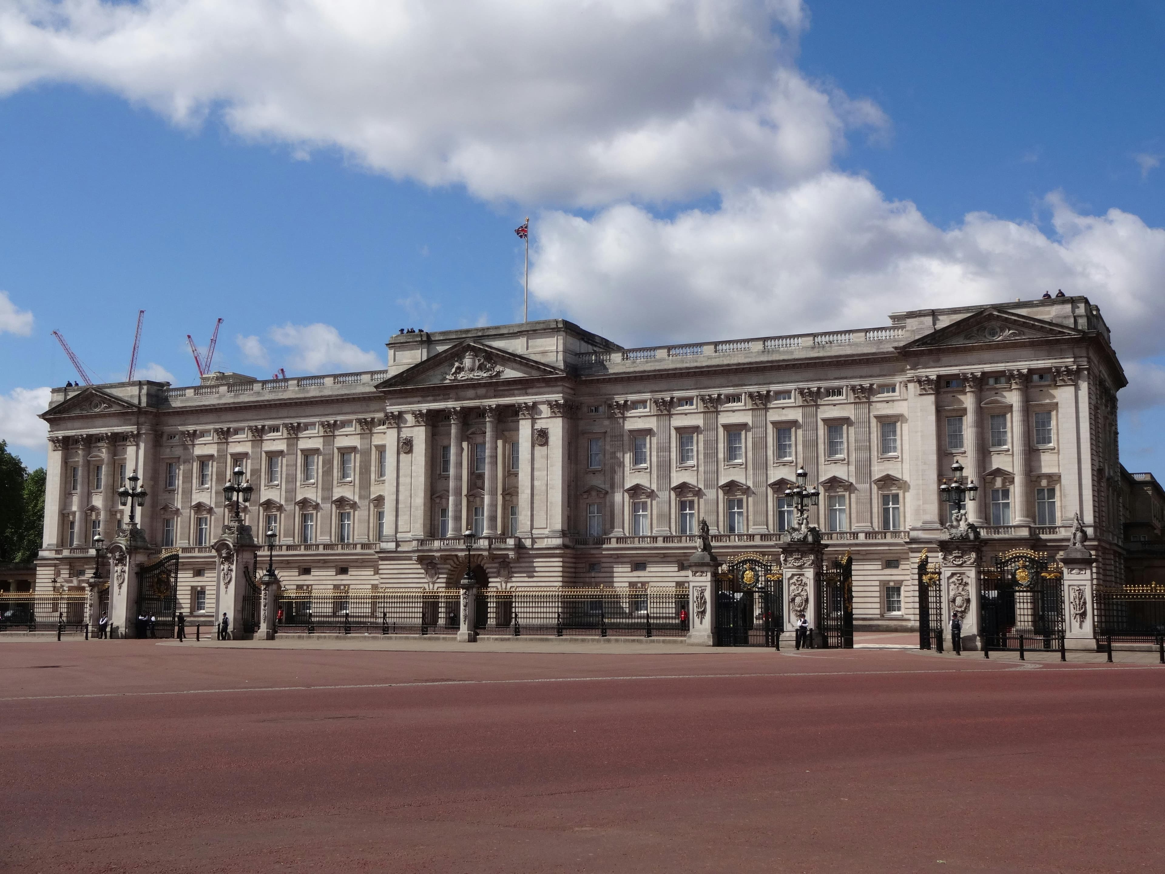 Wisata Buckingham Palace: Kediaman Resmi Kerajaan Inggris, Catat Harga Tiketnya!