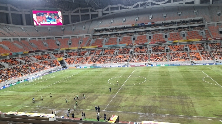 Piala Dunia U-17: Penonton Ejek Petugas Keringkan Air Di JIS Sebelum Laga Brasil vs Argentina