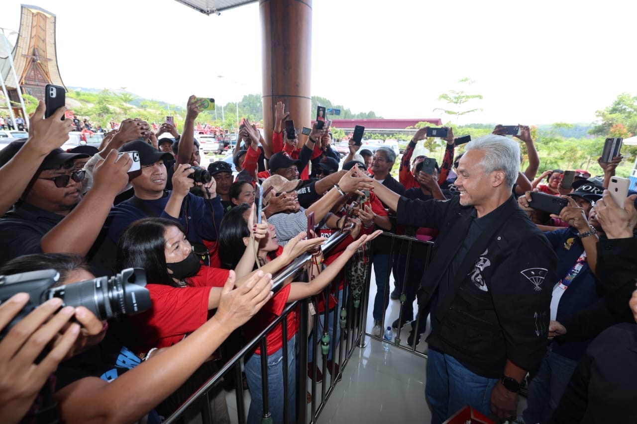 Teriakan Kemenangan Dari Ribuan Masyarakat Sambut Ganjar Di Tana Toraja