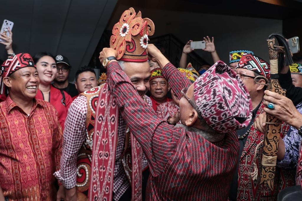 Dewan Adat Dayak Titip Tiga Aspirasi, Ganjar: Amanat Ini Sangat Berat, Saya Tidak Akan Mampu Kalau Berjuang Sendiri