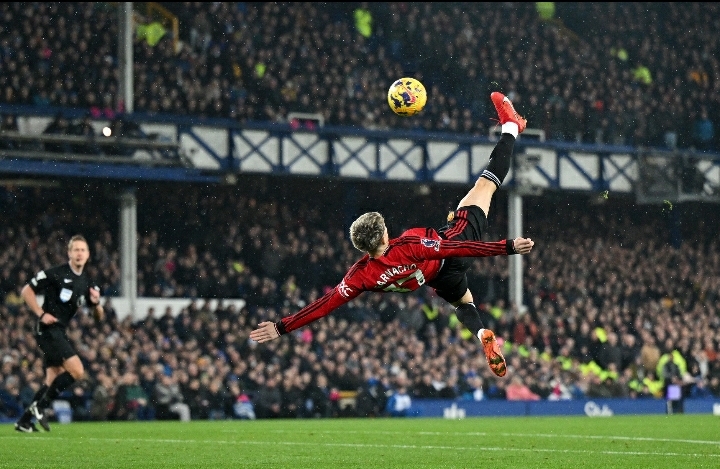 Erik Ten Hag: Jangan Bandingkan Garnacho Dengan Rooney Dan Ronaldo, Dia Masih Harus Kerja Keras