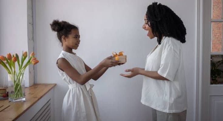 3 Ayat Al-Quran tentang Mulianya Peran Ibu, Cocok Dibaca di Hari Ibu