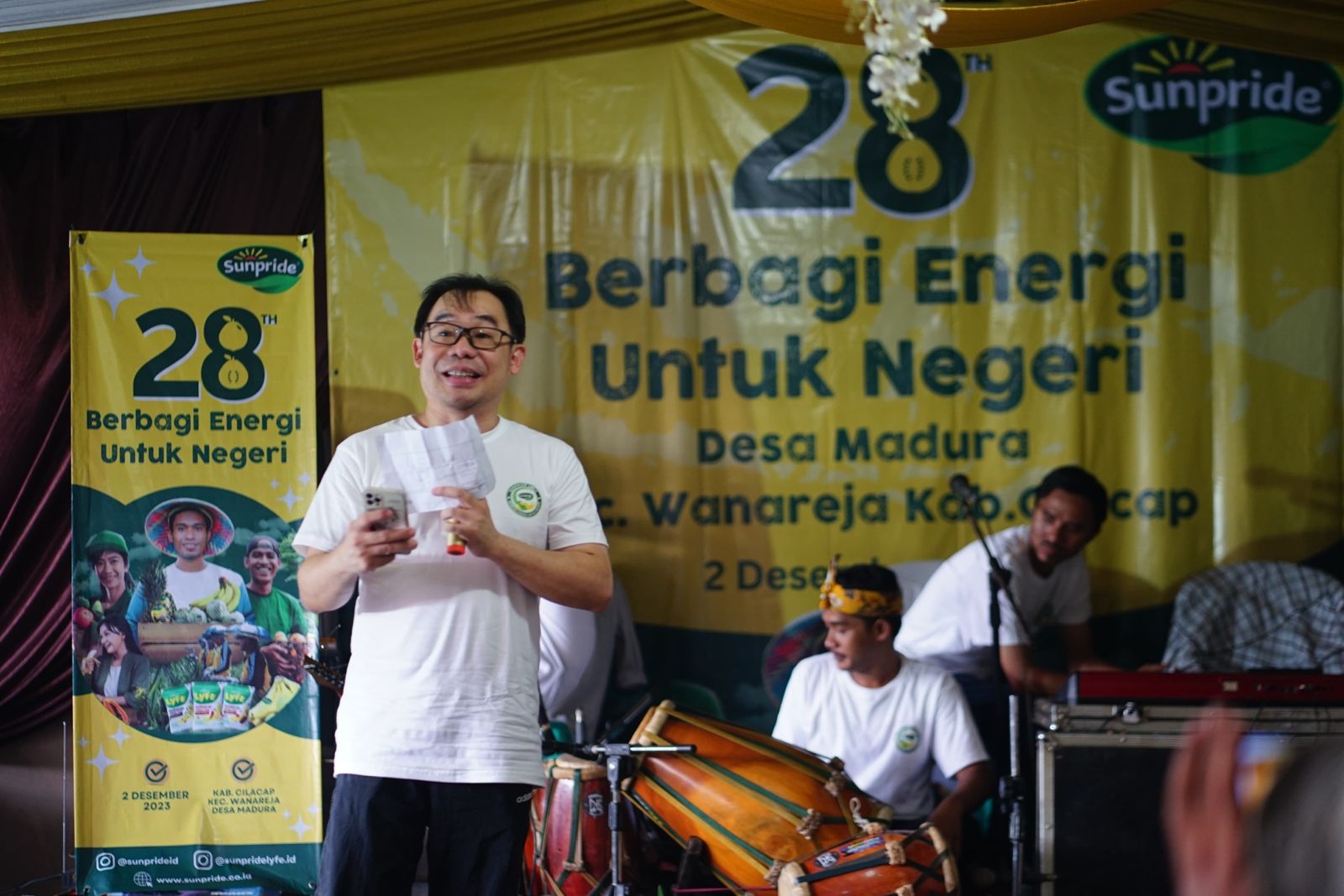 Momen Usia Ke-28 Tahun, Sunpride Bagi-bagi Alat Pertanian ke Petani
