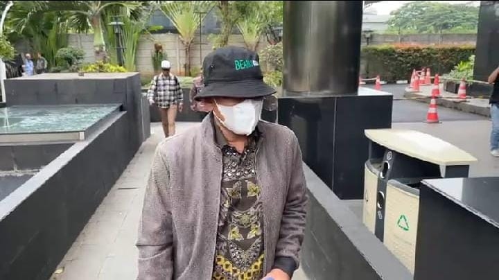 Bertopi dan Bermasker, Anggota BPK Pius Bungkam Penuhi Pemeriksaan KPK