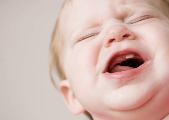 Cara Mengatasi Rewelnya Bayi Saat Tumbuh Gigi: Tips yang Bermanfaat