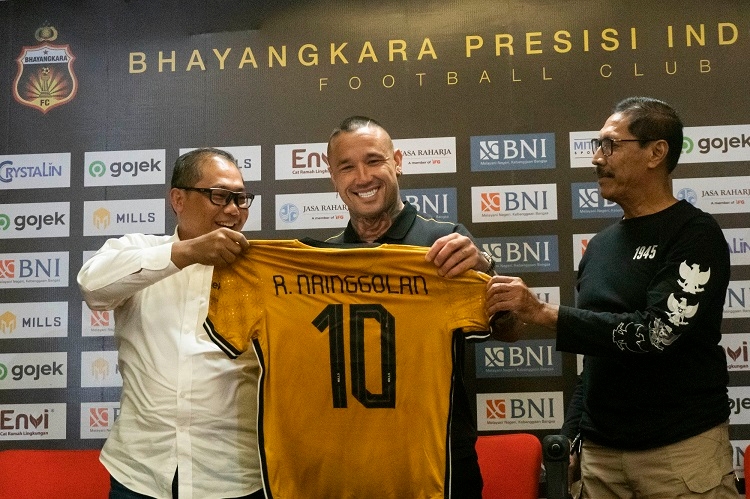 Resmi Diperkenalkan Bhayangkara dengan Kontrak 5 Miliar, Radja Nainggolan Segera Main di Liga 1