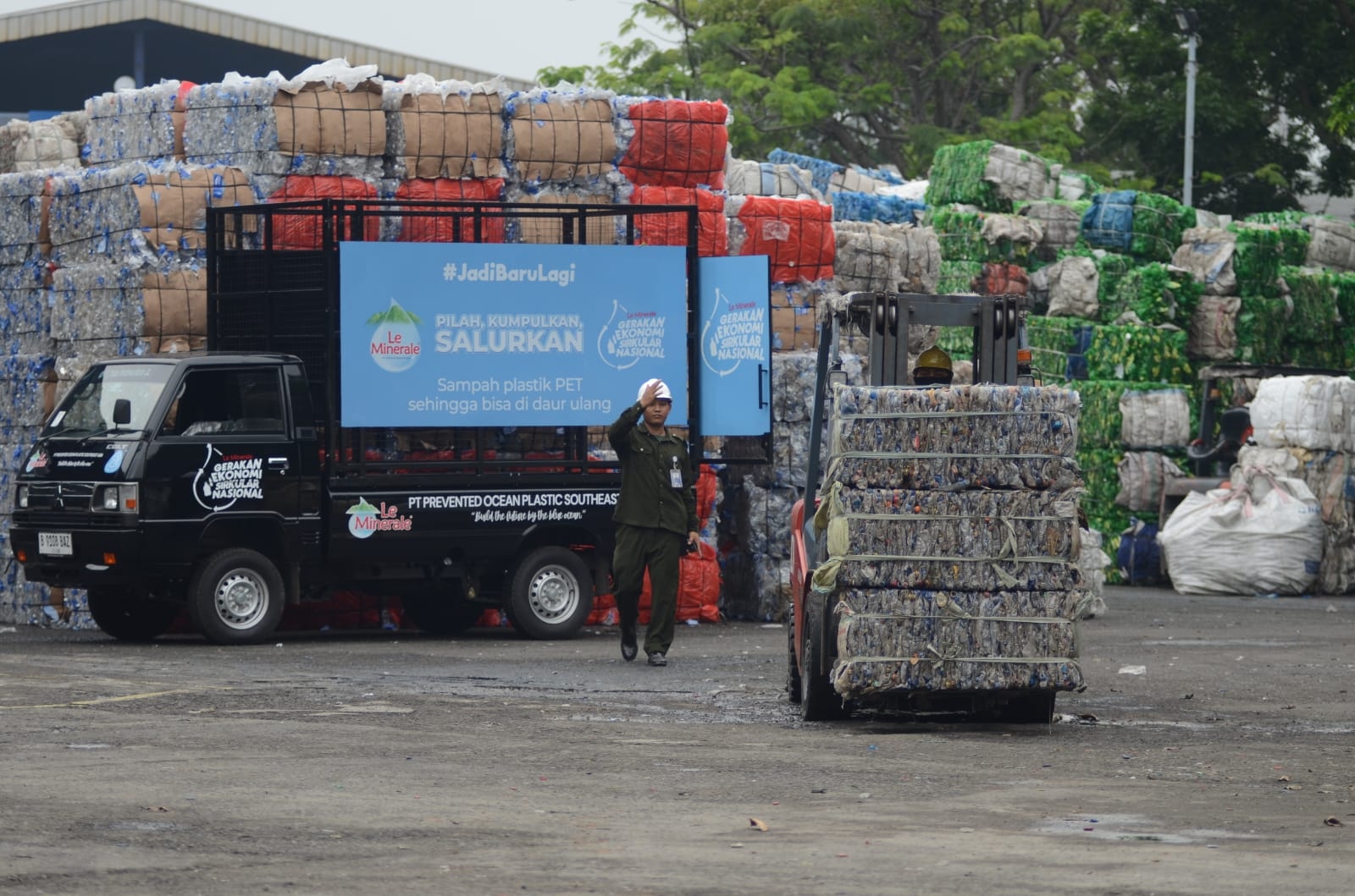 Tambahan Mobil Penjemputan Plastik dan Galon PET ke Prevented Ocean Plastic Indonesia Dukung Peningkatan Recycle Rate di 15 Titik Secara Nasional