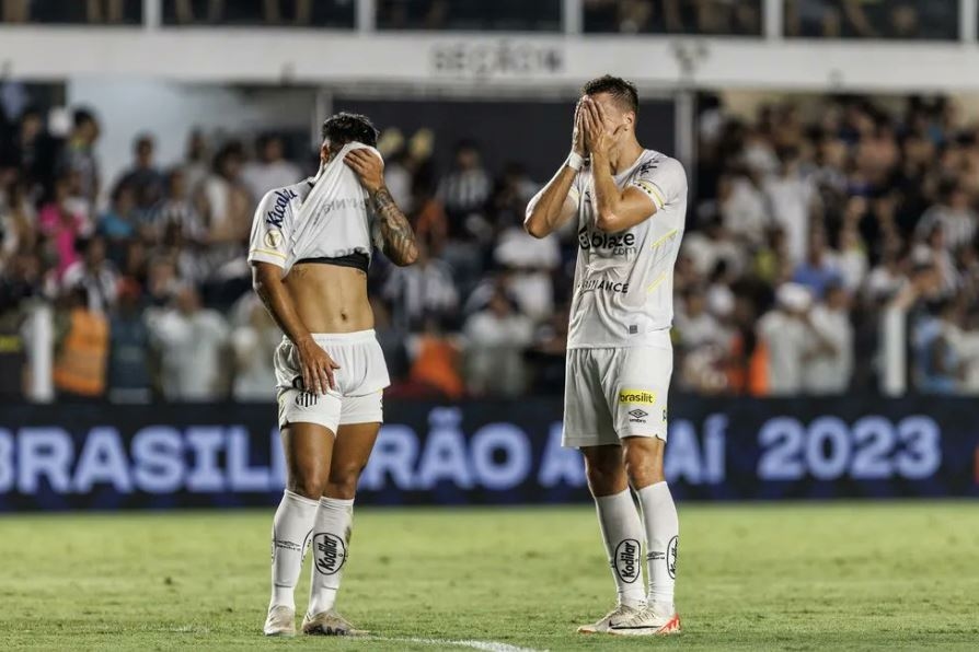 Untuk Pertama Kali Sejak Berdiri pada 1912, Santos Turun Kasta ke Divisi Dua Sepakbola Brasil