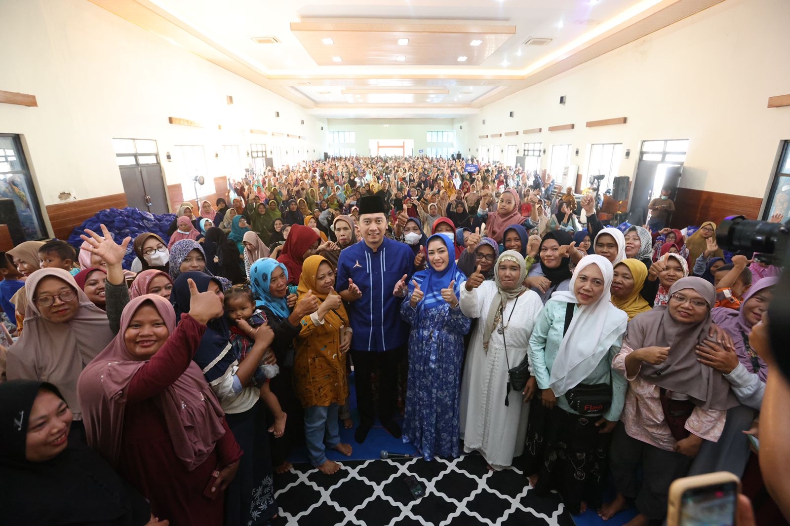 Pengajian Dan Serap Aspirasi Bareng Ribuan Warga, Ibas Dapat Dukungan dari Emak-emak Ngawi