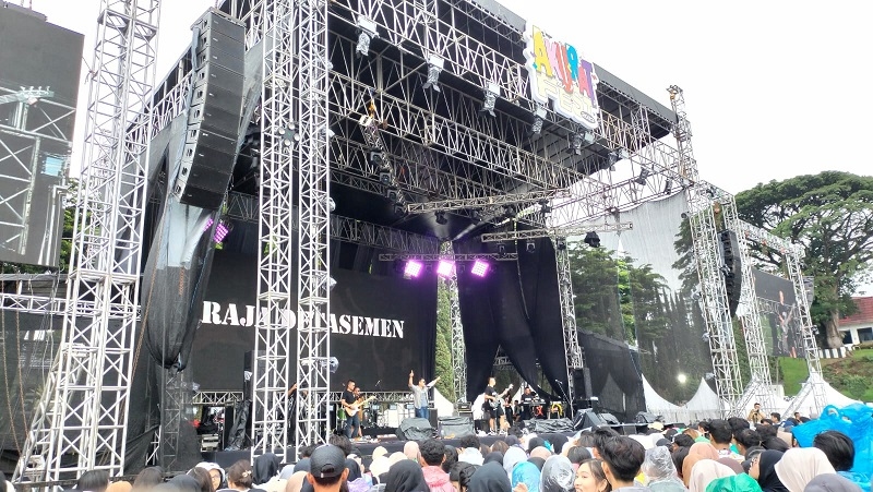 Tampil Apik di Pembukaan Akurat Fest 2023, Raden Band Bikin Penonton Bernostalgia