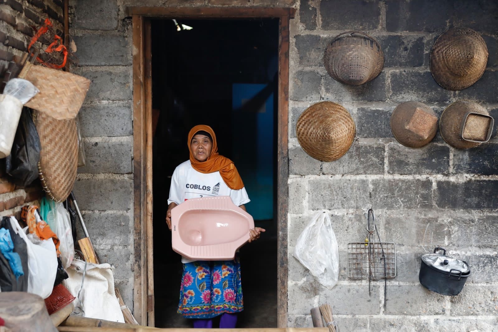 Penuhi Sanitasi yang Layak, 200 Warga Desa di Kabupaten Serang Dapat Bantuan Kloset Gratis