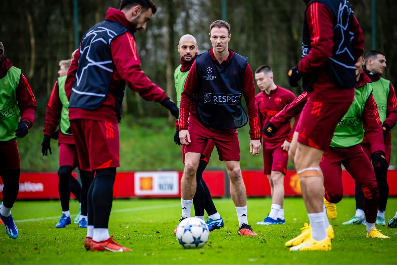 Prediksi Susunan Pemain Man City vs MU: Siapa Kuat di Lapangan Tengah Derbi Manchester?