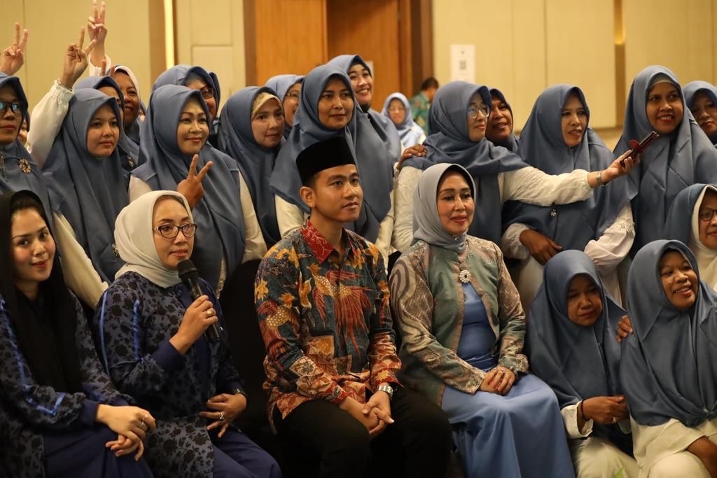 Gelar Silaturahmi, Gibran Dengar Masukan Ratusan Bu Nyai dari 13 Kabupaten