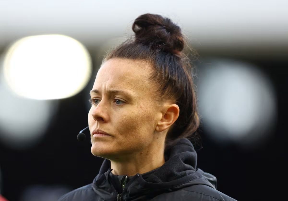 Mengenal Sosok Rebecca Welch, Wasit Wanita Pertama di Liga Primer Inggris