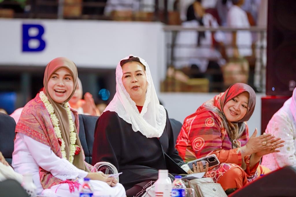 Pengajian Surabaya, Siti Atikoh Ajak Ibu-ibu Doakan Indonesia 2045 Tak Ternoda Korupsi dan Demokrasi Hilang