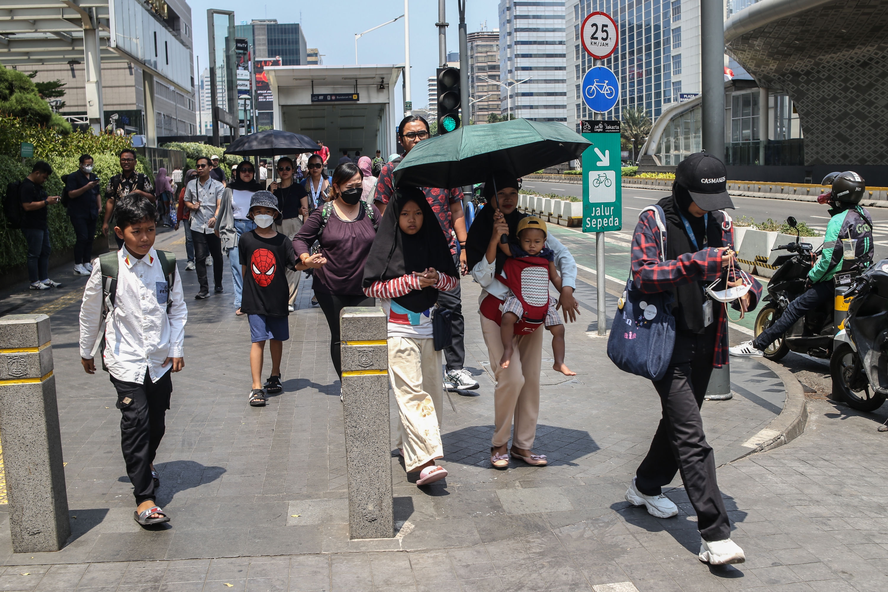 Cuaca Cerah-Berawan Iringi Kota Jakarta Jelang Akhir Pekan