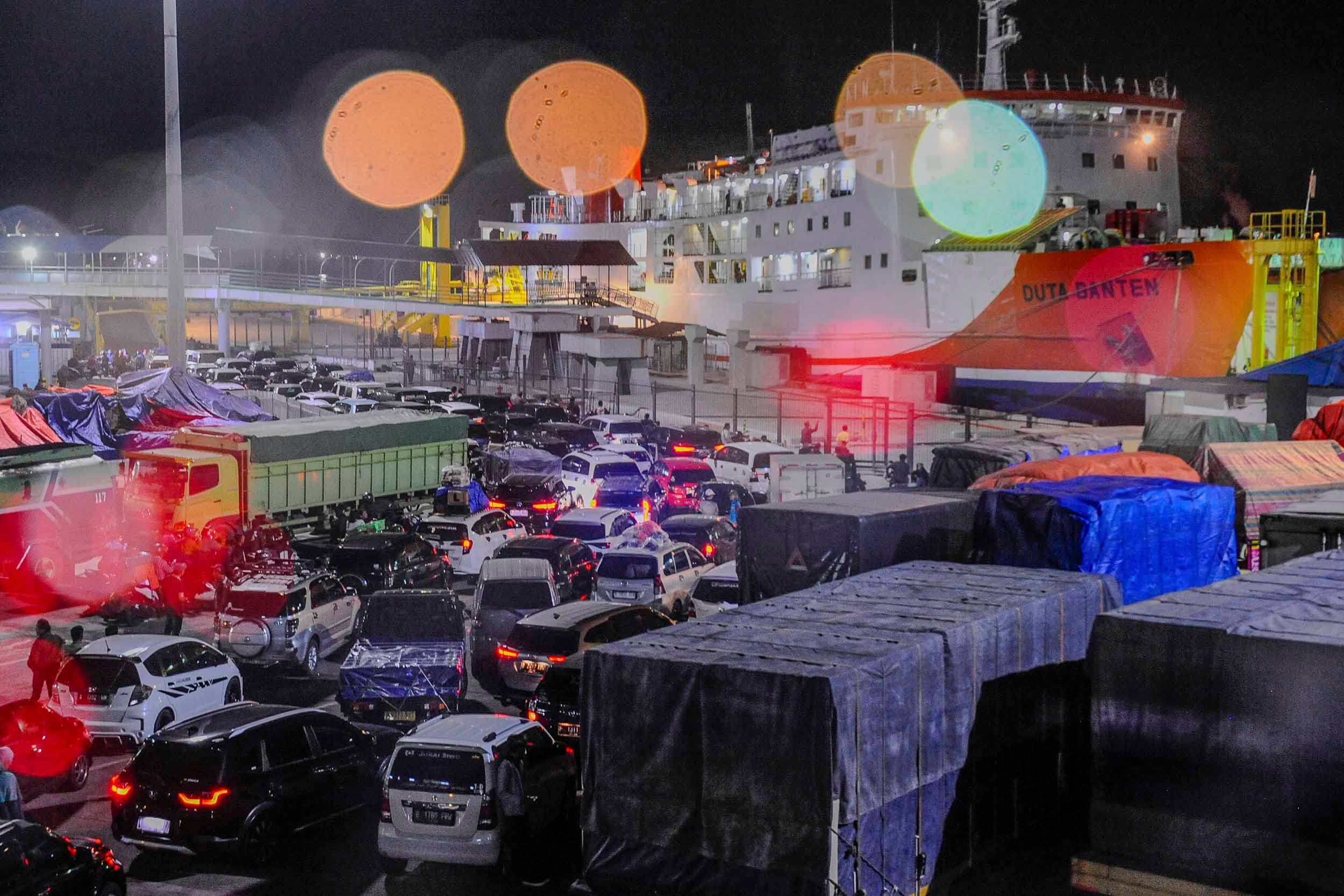 Jelang Tahun Baru, Penyeberangan Sumatera–Jawa Kian Padat