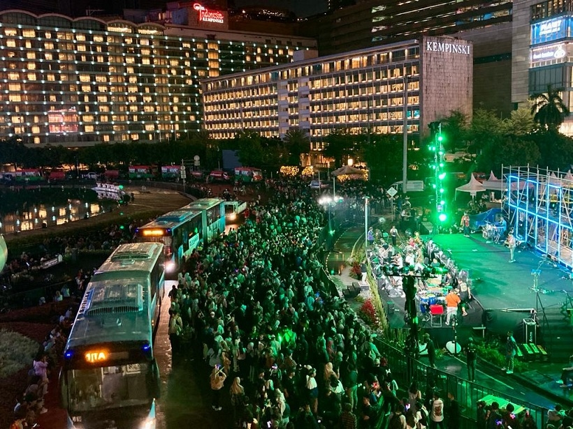 Padati Bundaran HI, Warga Jakarta Antusias Sambut Tahun Baru 2024