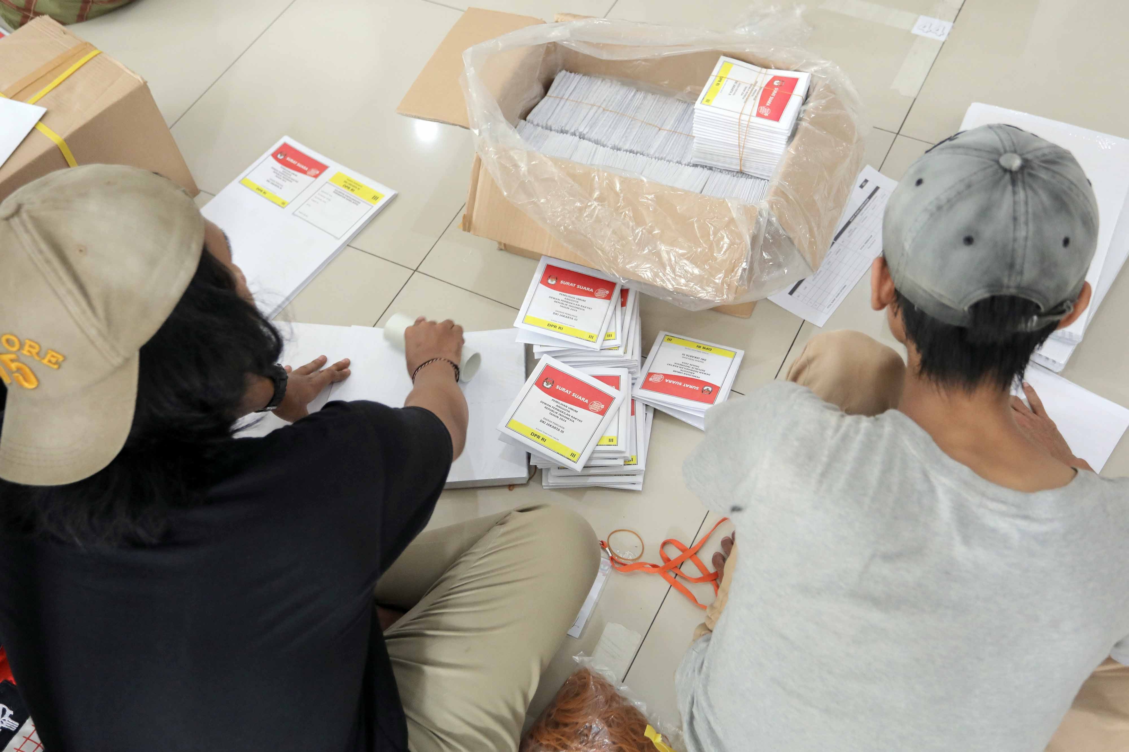 KPU Jakut Janji Surat Suara DPRD Tak Banyak Rusak saat Proses Pelipatan