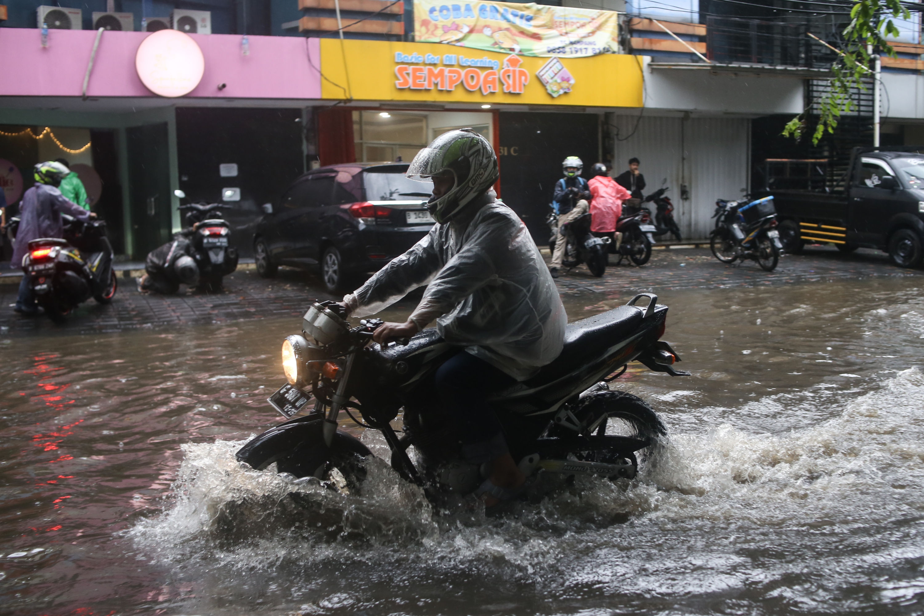 Potensi Banjir Saat Musim Hujan, Berikut 5 Penyakit Kulit Yang Perlu Kamu Waspadai
