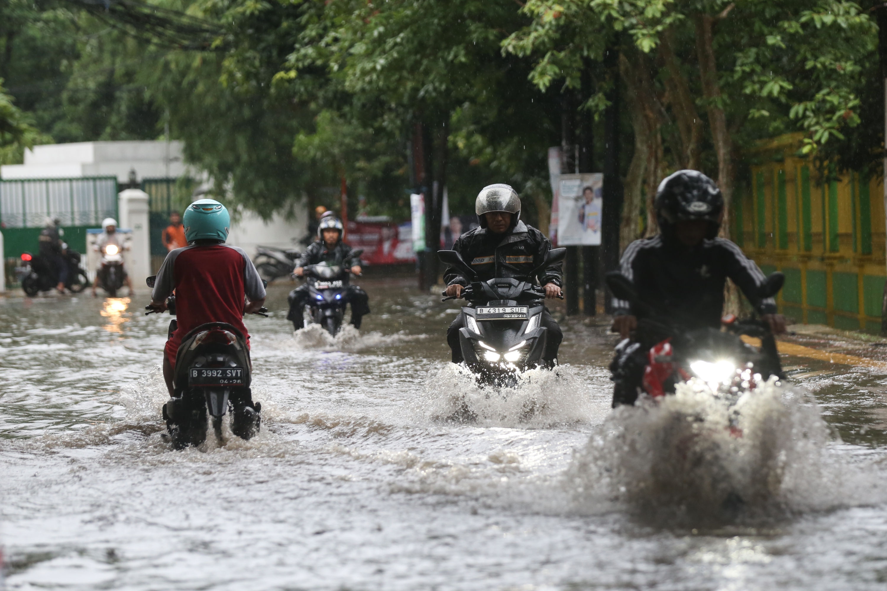 Doa saat Hujan Turun dengan Petir, Segera Amalkan dan Ini Tipsnya Supaya Selamat