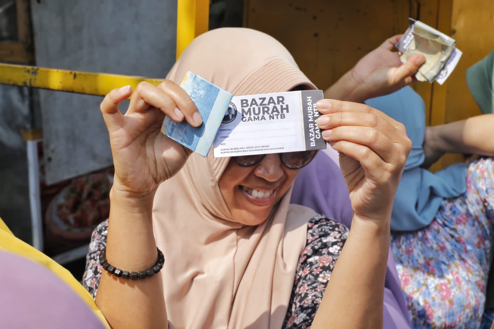 Bazar Beras Murah dari GAMA NTB Buat Warga Lombok Timur Hemat Pengeluaran