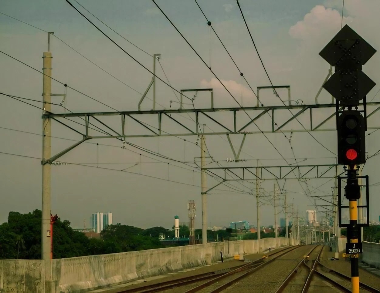 KA Turangga - Bandung Raya Tabrakan, Ini Maksud di Balik Lampu Sinyal Kereta Api