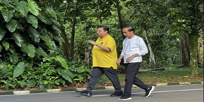 Selepas Makan Malam Bersama Prabowo, Jokowi Jalan Pagi dengan Airlangga