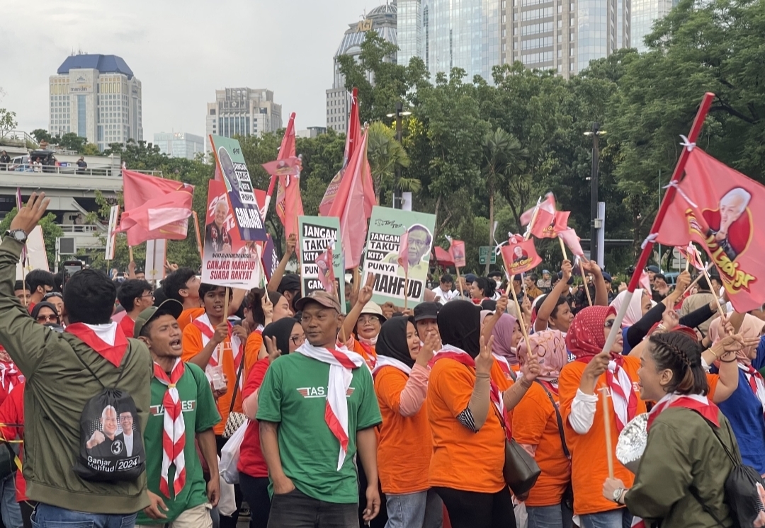 Pendukung Ganjar-Mahfud Padati Istora Senayan, Serukan Yel-yel: Jangan Gentar Kita Punya Ganjar