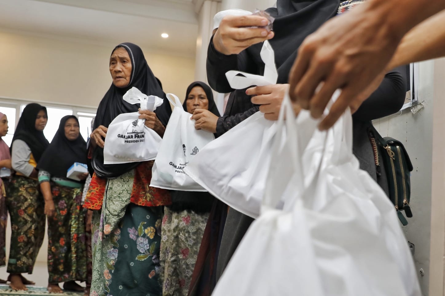 Implementasi Program Sosialnya, GAMA NTB Santuni Anak Yatim dan Duafa di Lombok Tengah